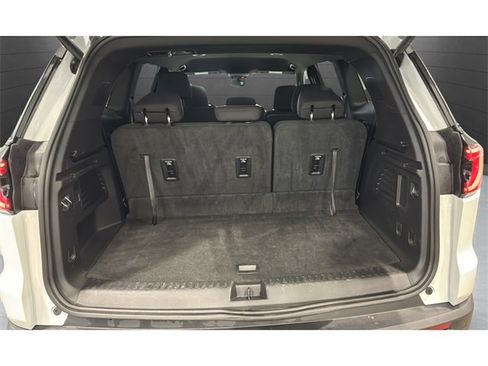 Used 2025 GMC Acadia Elevation image 28
