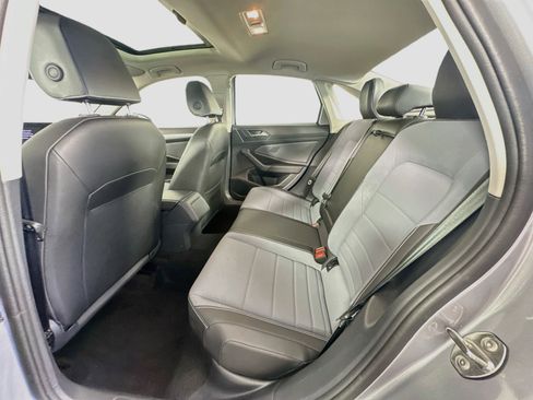 Used 2025 Volkswagen Jetta SE FWD image 28