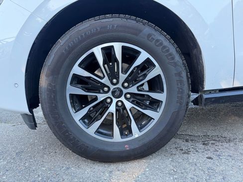 Certified 2025 Ford Expedition Max Platinum AWD/4WD image 9