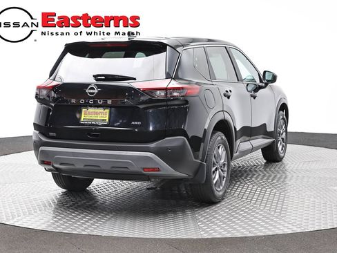 Used 2023 Nissan Rogue S AWD/4WD image 5