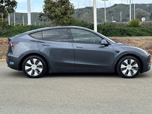 Used 2020 Tesla Model Y Long Range image 7