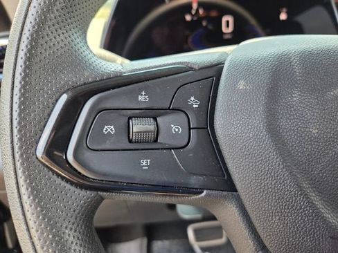 Used 2024 Chevrolet Trax LT FWD image 23