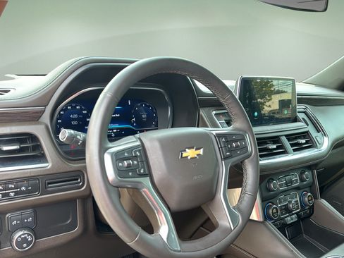 Used 2024 Chevrolet Tahoe LT w/ LT Signature Plus Package RWD image 17