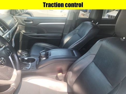 Used 2019 Toyota Highlander XLE image 12