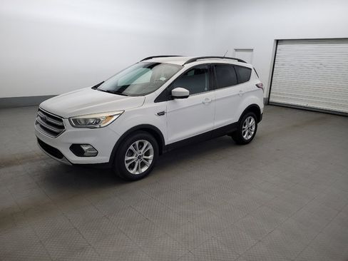 Used 2017 Ford Escape SE w/ Equipment Group 201A FWD image 2