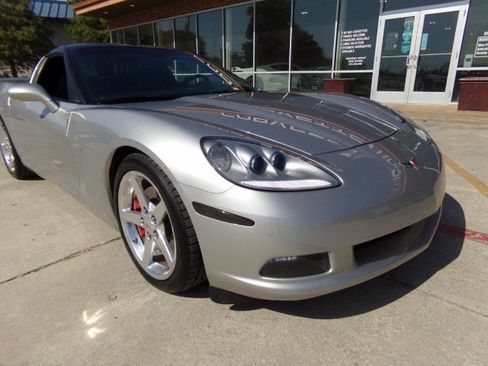 Used 2006 Chevrolet Corvette Coupe RWD image 3