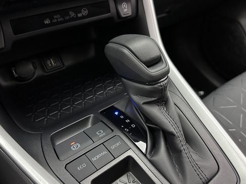 Used 2025 Toyota RAV4 XLE w/ Convenience Package image 16