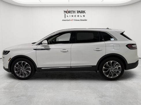 Used 2022 Lincoln Nautilus Reserve w/ Equipment Group 201A FWD image 2