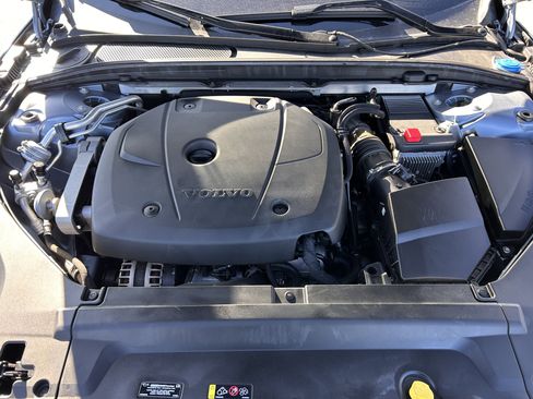 Used 2017 Volvo S90 T6 Momentum w/ Vision Package image 9