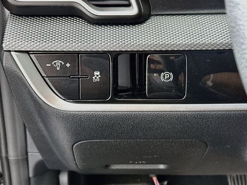 Used 2025 Kia Sportage LX AWD/4WD image 16