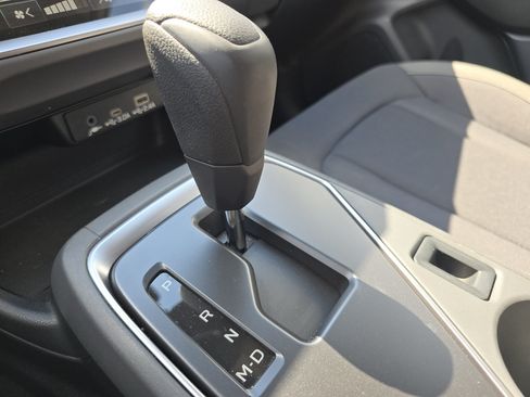 Used 2025 Subaru Crosstrek 2.5i Premium w/ Crosstrek Mirror Package AWD/4WD image 32