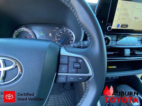 Certified 2024 Toyota Highlander XLE AWD/4WD image 45