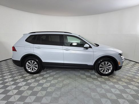 Used 2018 Volkswagen Tiguan S w/ 3rd Row Seat Package AWD/4WD image 4
