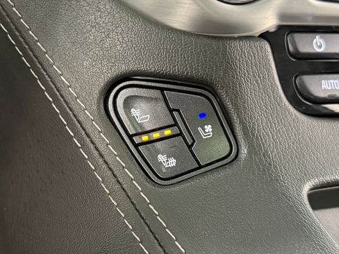 Used 2020 GMC Yukon XL SLT w/ Premium Edition AWD/4WD image 27