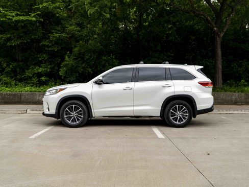 Used 2018 Toyota Highlander XLE FWD image 6