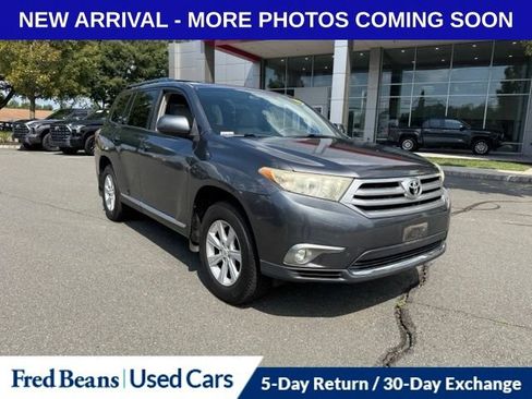 Used 2011 Toyota Highlander SE w/ Tow Pkg AWD/4WD image 1