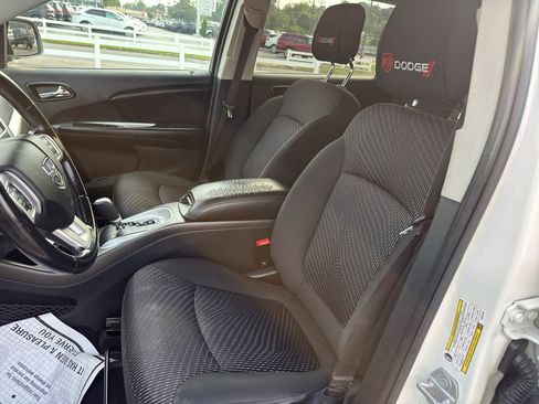 Used 2019 Dodge Journey SE w/ Connectivity Group FWD image 14