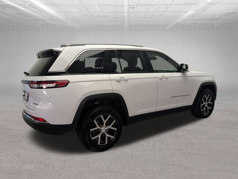 Used 2023 Jeep Grand Cherokee Limited AWD/4WD image 7