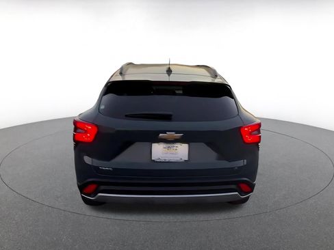 Used 2025 Chevrolet Trax LT w/ LT Convenience Package image 12