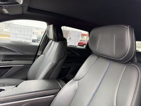 Certified 2024 Cadillac Lyriq Luxury image 11
