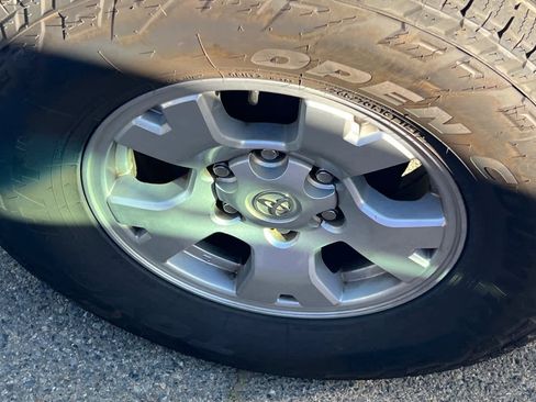 Used 2014 Toyota Tacoma PreRunner w/ SR5 Package image 17