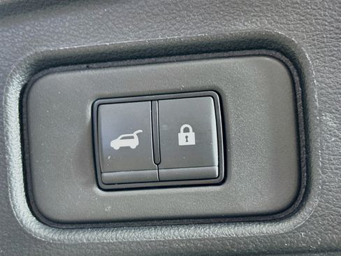 Used 2025 Nissan Pathfinder SV AWD/4WD image 30