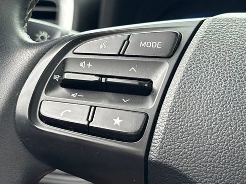 Used 2025 Hyundai Venue SEL FWD image 19