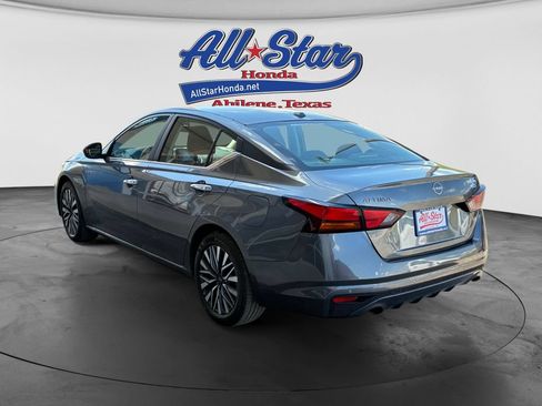 Used 2025 Nissan Altima 2.5 SV FWD image 3