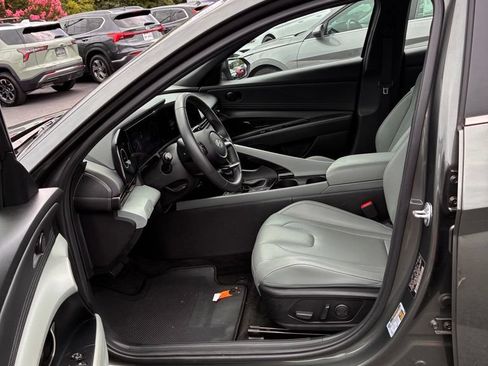 Used 2025 Hyundai Elantra Limited FWD image 23
