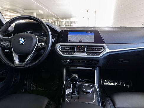 Used 2022 BMW 330i Sedan w/ Driving Assistance Package RWD image 11