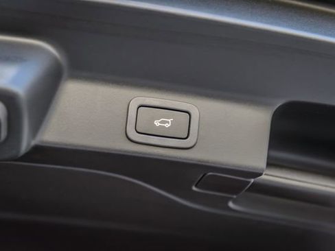 Used 2018 Jaguar F-PACE R-Sport image 12