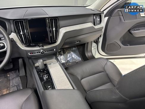Used 2025 Volvo XC60 B5 Plus image 21