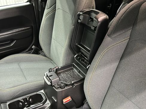 Used 2024 Jeep Gladiator Willys image 28