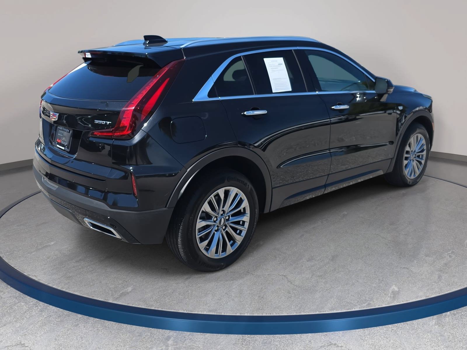 Used 2025 Cadillac XT4 Premium Luxury FWD image 5