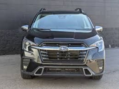 Used 2023 Subaru Ascent Limited w/ Technology Package AWD/4WD image 8