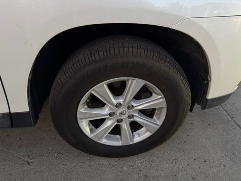 Used 2012 Toyota Highlander SE image 18