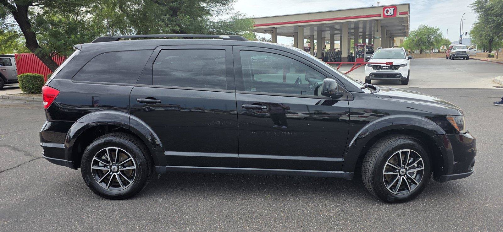 Used 2018 Dodge Journey SXT w/ Connectivity Group FWD image 4