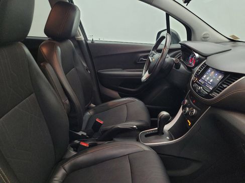 Used 2020 Chevrolet Trax LT w/ LT Convenience Package FWD image 21