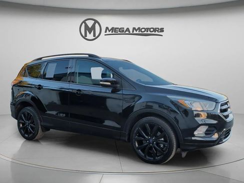 Used 2017 Ford Escape Titanium image 10