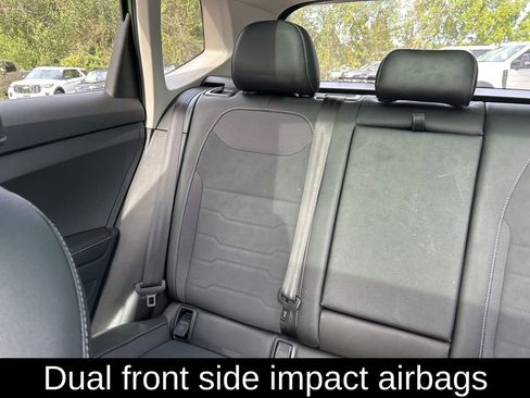 Certified 2025 Volkswagen Taos SE image 12