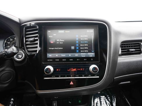 Used 2020 Mitsubishi Outlander LE image 17