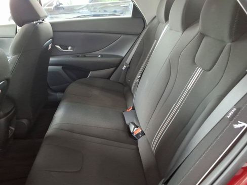 Used 2025 Hyundai Elantra Hybrid FWD image 13