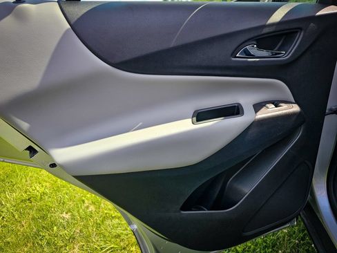 Used 2020 Chevrolet Equinox LS FWD image 26