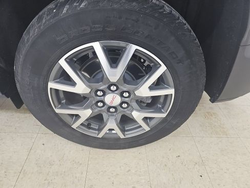 Used 2023 GMC Acadia SLE w/ Driver Convenience Package image 25