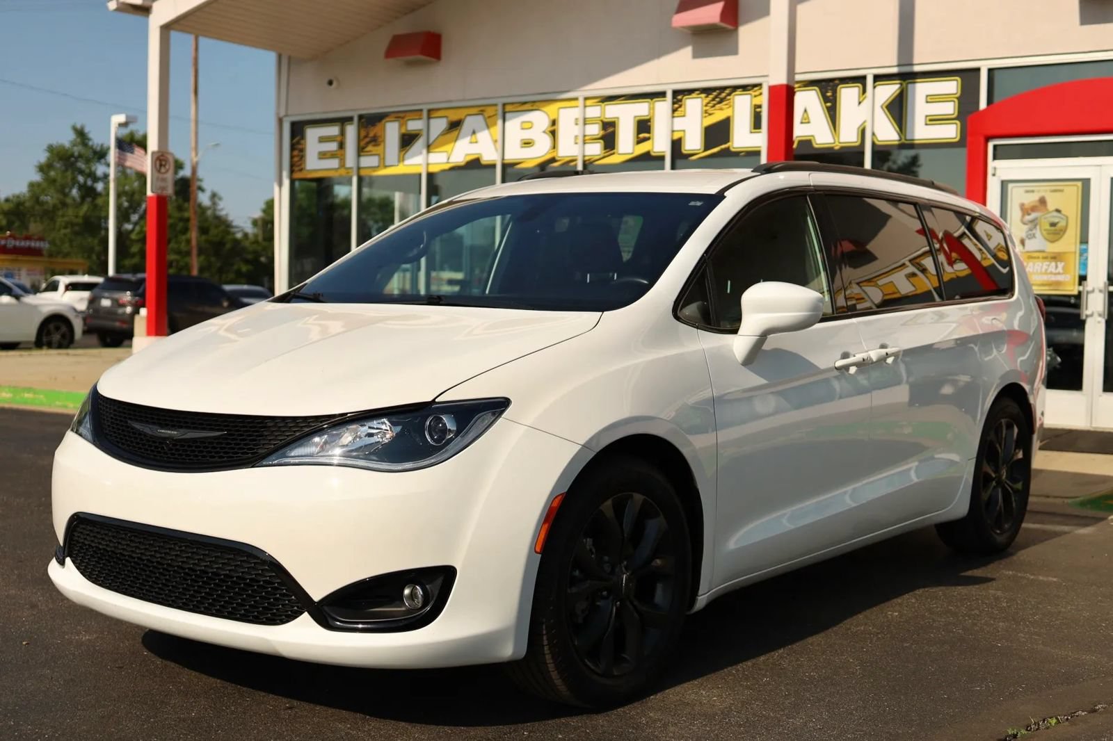 Used 2020 Chrysler Pacifica Touring-L w/ S Appearance Package FWD image 1