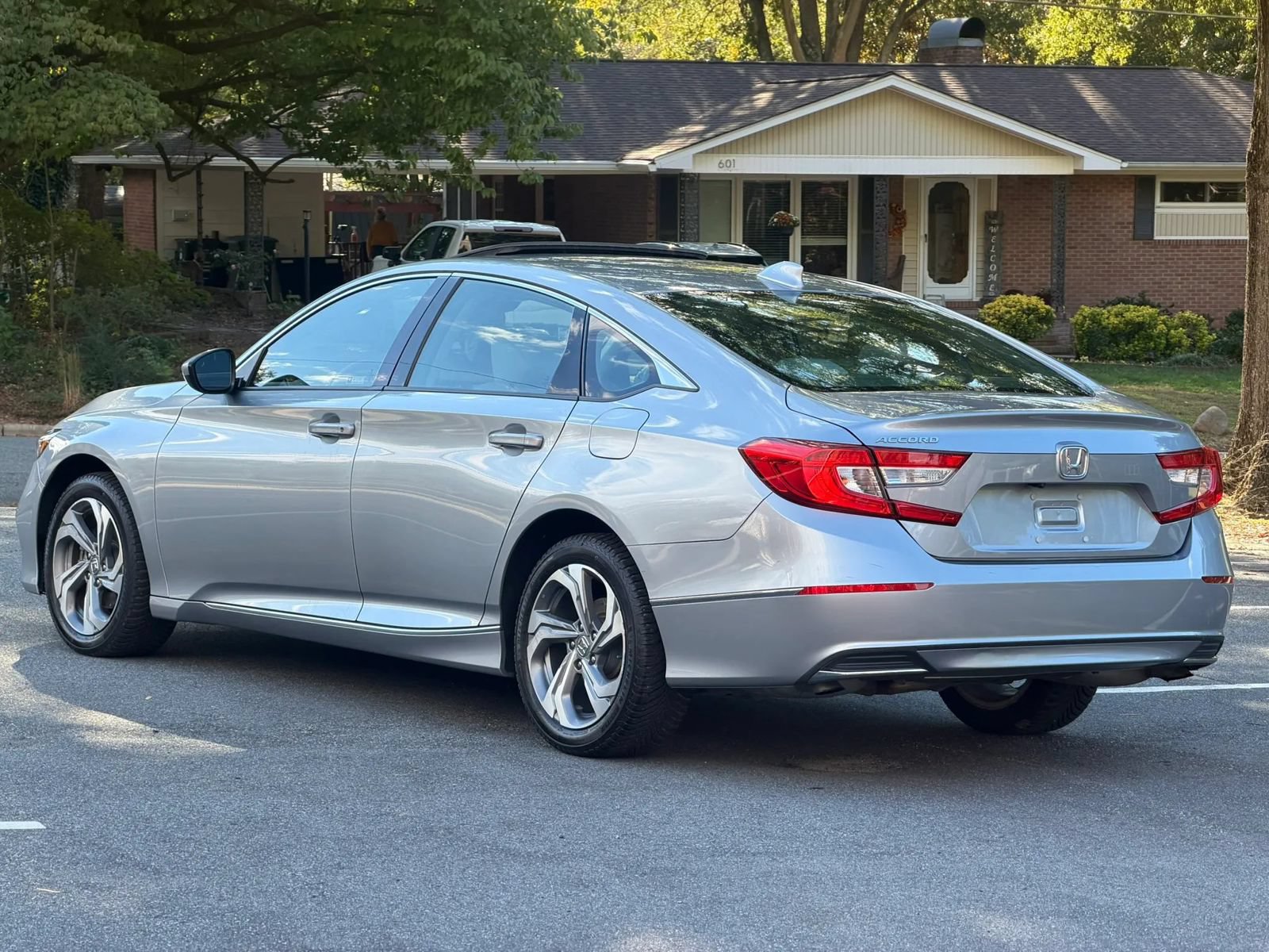 Used 2018 Honda Accord EX image 7