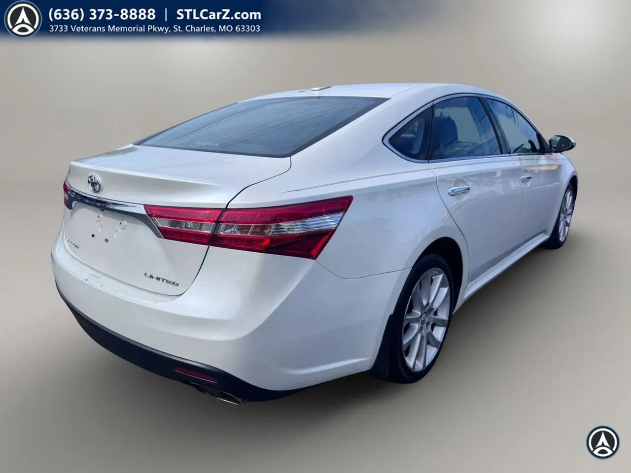 Used 2013 Toyota Avalon Limited FWD image 3