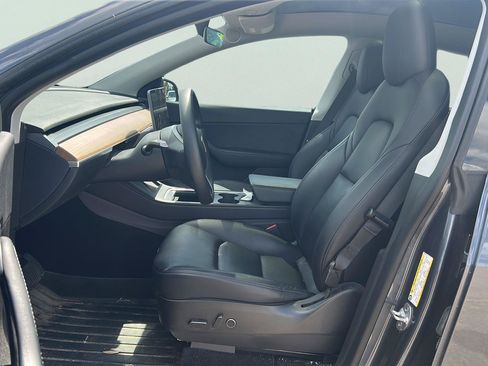 Used 2022 Tesla Model Y Long Range AWD/4WD image 7