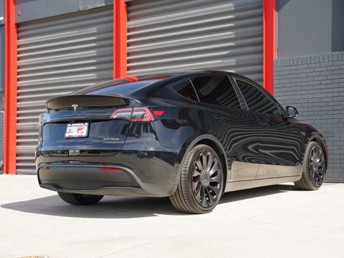 Used 2022 Tesla Model Y Performance image 8
