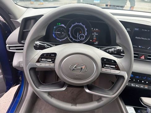 Used 2022 Hyundai Elantra Blue image 18